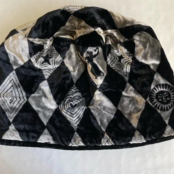 NWOT 90’s Reversible Plush Velvet Roll Brim Hat - Picture 4 of 4